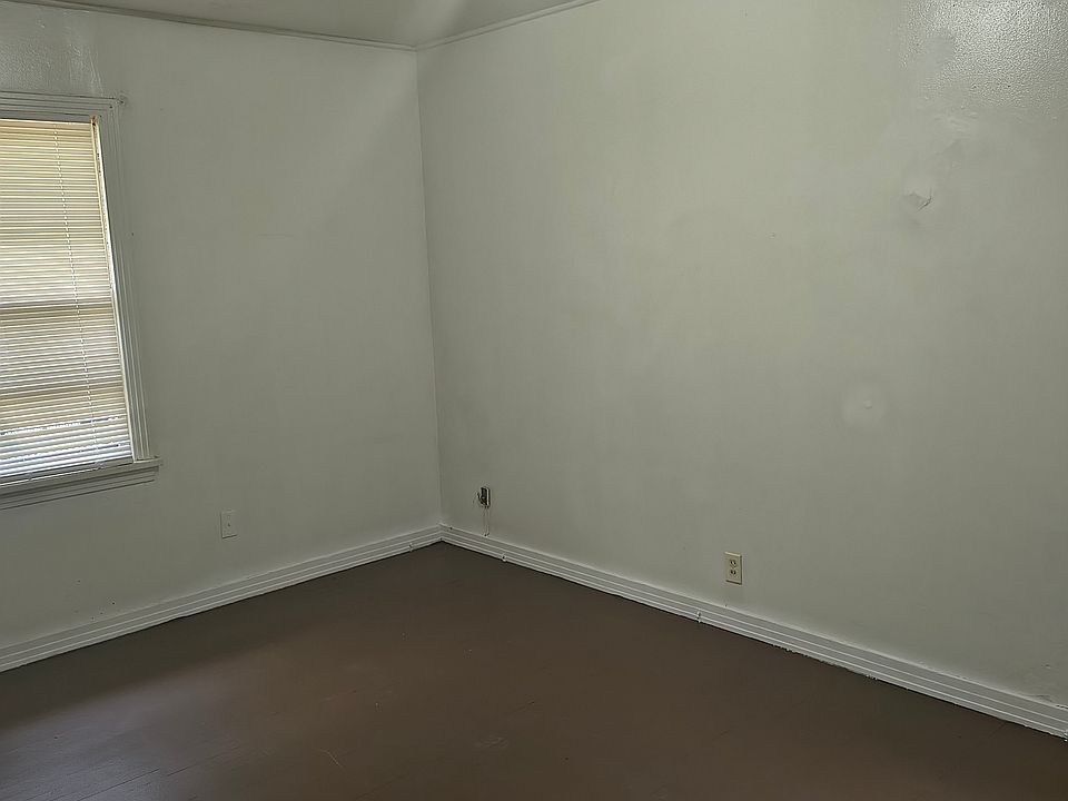 1st image of 433 W 77th St