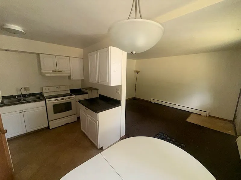 135 King St E #1