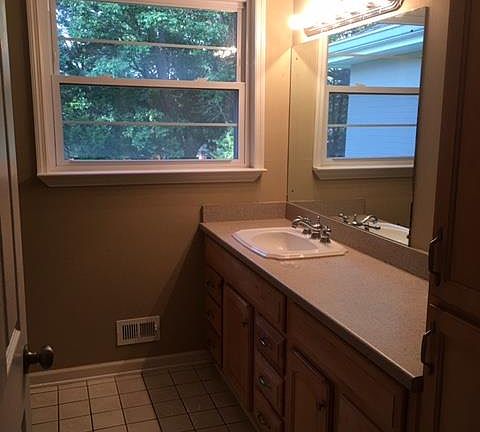 4th image of 1635 Shady Circle Dr
