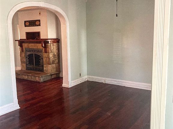 2nd image of 926 Jay St