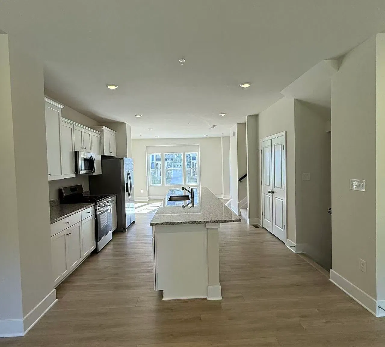 4 bed, 2620 sqft, $3,600 — Photo 3