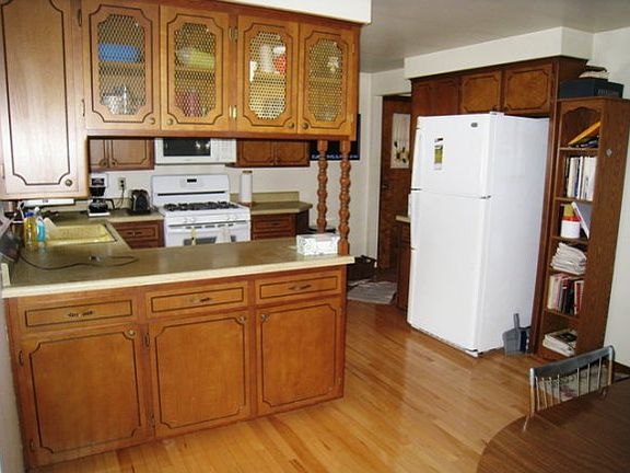 3rd image of 1338 Hobart Dr