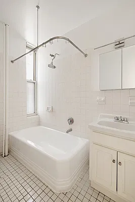 Bathroom, photo 1