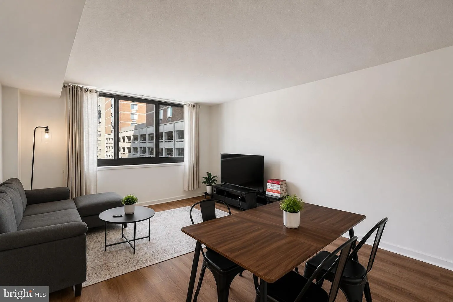 1 bed, 1.0 bath, 624 sqft, $1,995 — Photo 1