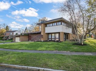 722 College Ter, Niagara Falls, NY 14305