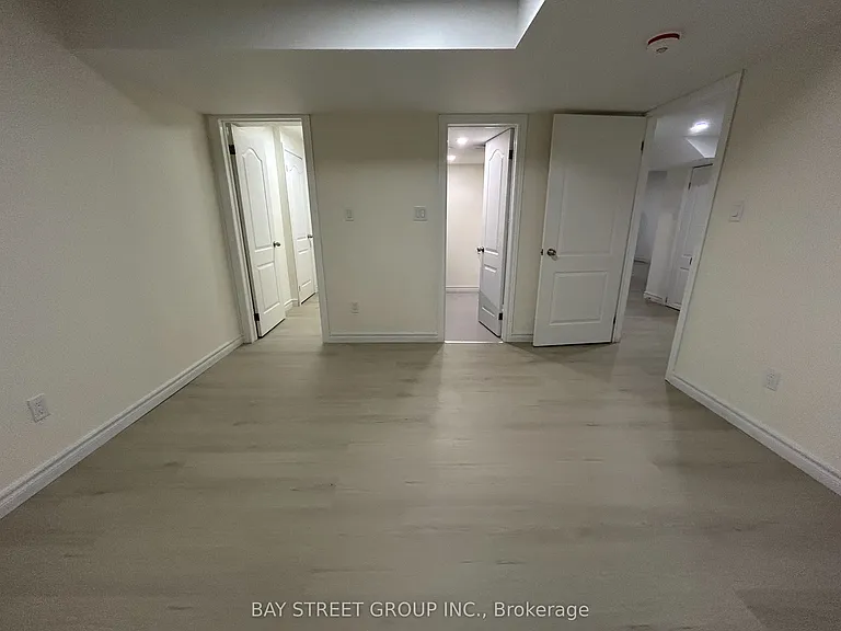 33 Jeffrey Nihda Cres #BASEMENT — Photo 11