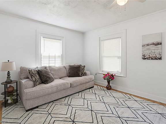 4th image of 285 Sumner Ct