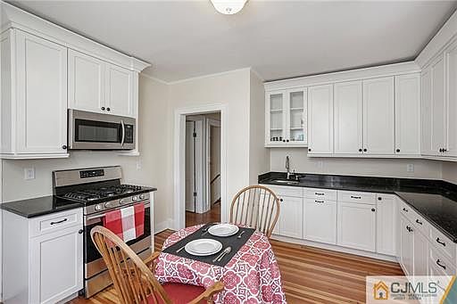2nd image of 2101 Park Ave
