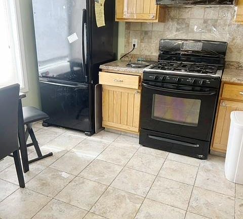4th image of 27 Camille Ln