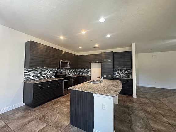5th image of 814 S Bliss Ave