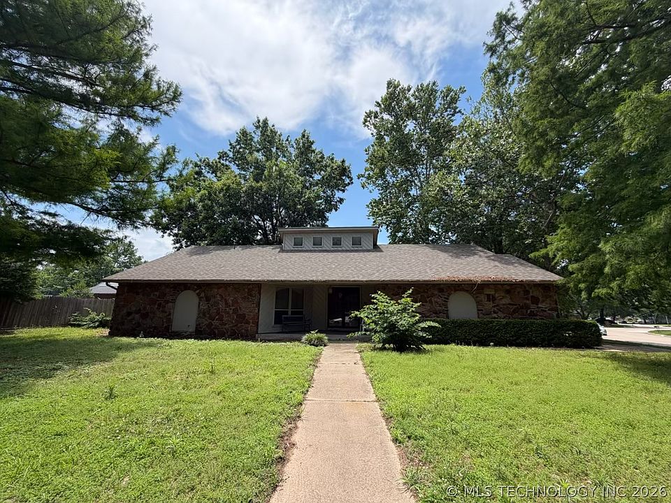 1st image of 1705 W Jackson Pl