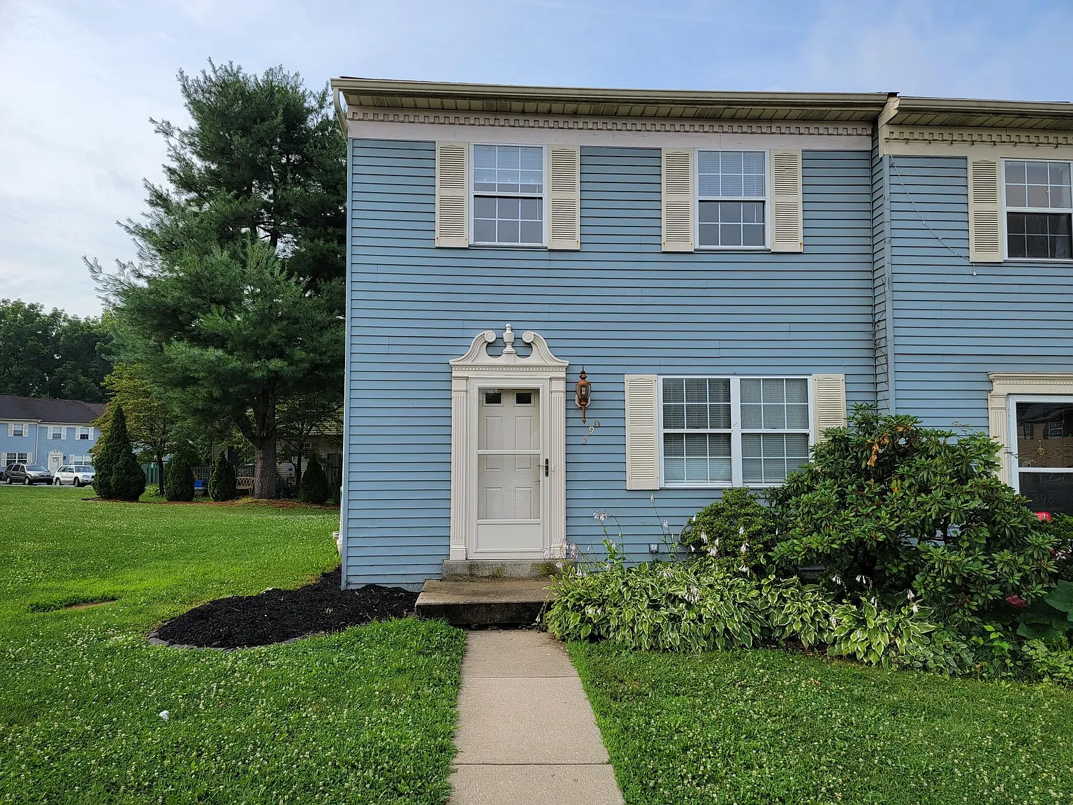3 bed, 1.5 bath, 1200 sqft, $1,595 — Photo 1