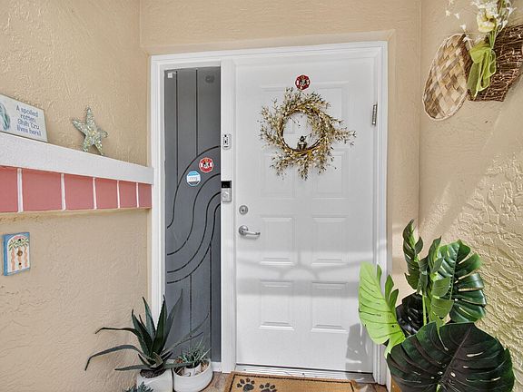 5th image of 12562 Crystal Pointe Dr APT B