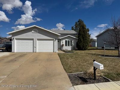758 Shinagle Dr, Dickinson, ND, 58601