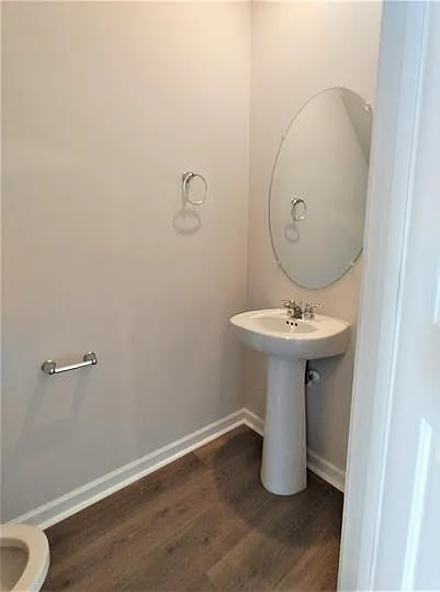 302 Carr Ln — Photo 4