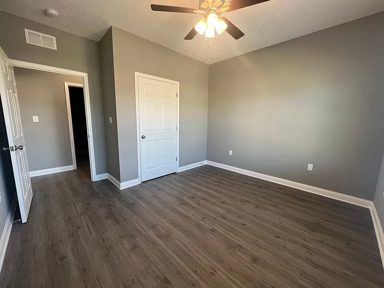 814 Brush Creek St — Photo 10