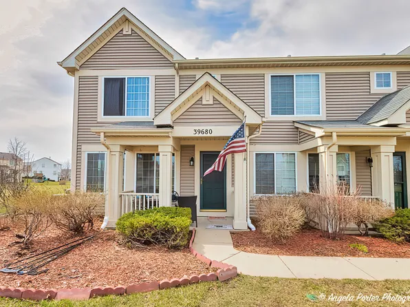 39680 N Warren Ln, Beach Park, IL 60083
