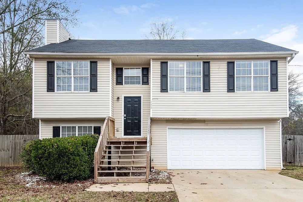 3 bed, 2.0 bath, 1529 sqft, $1,765 — Photo 1