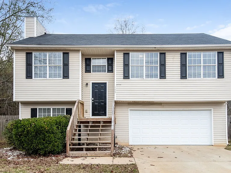 105 Cypress Dr — Photo 1