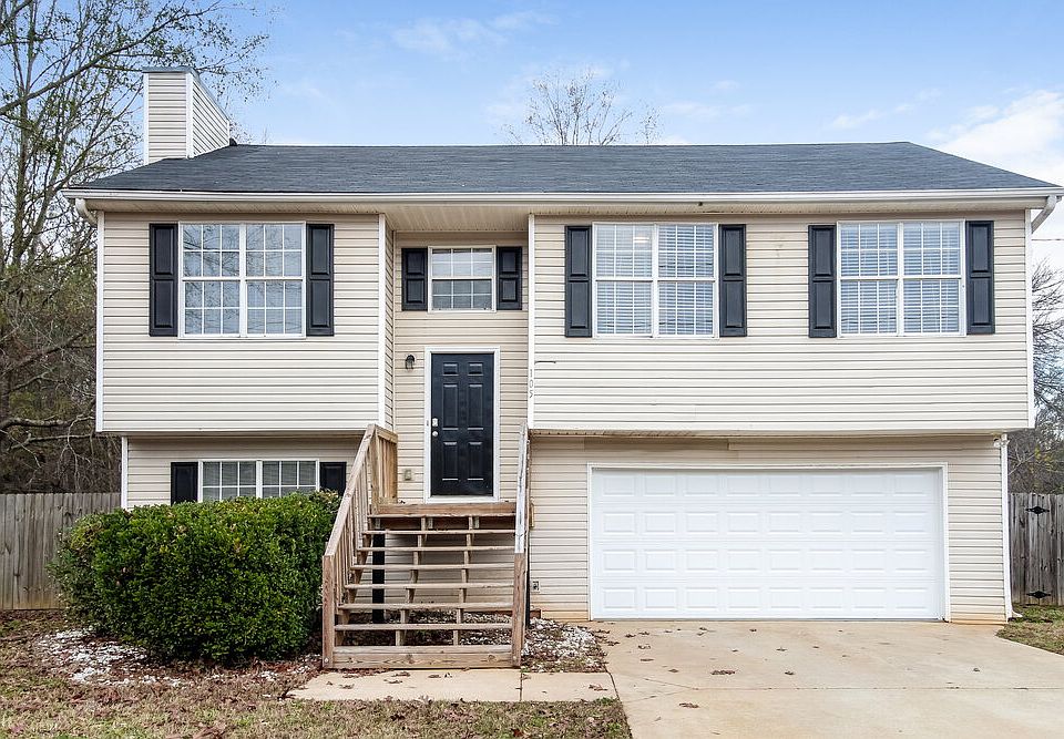 1st image of 105 Cypress Dr