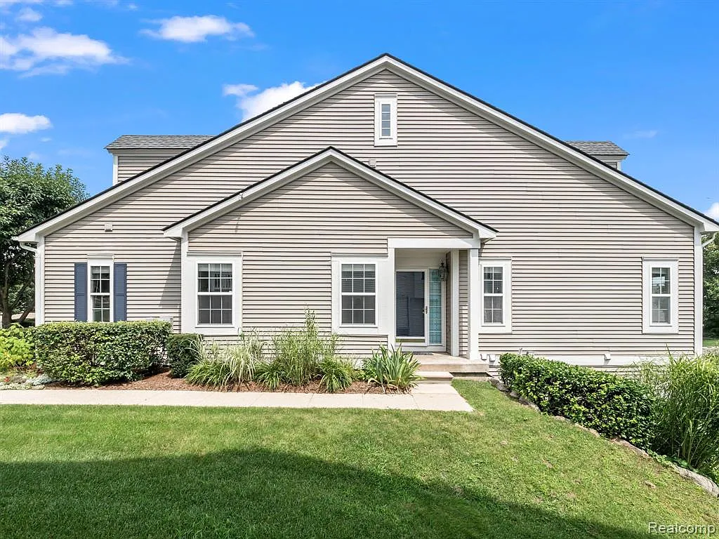 3 bed, 3.5 bath, 3038 sqft, $2,800 — Photo 4