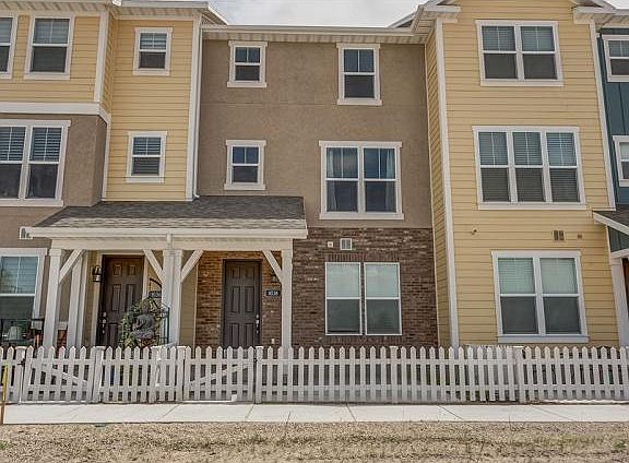 2nd image of 1038 W Painted Horse Ln