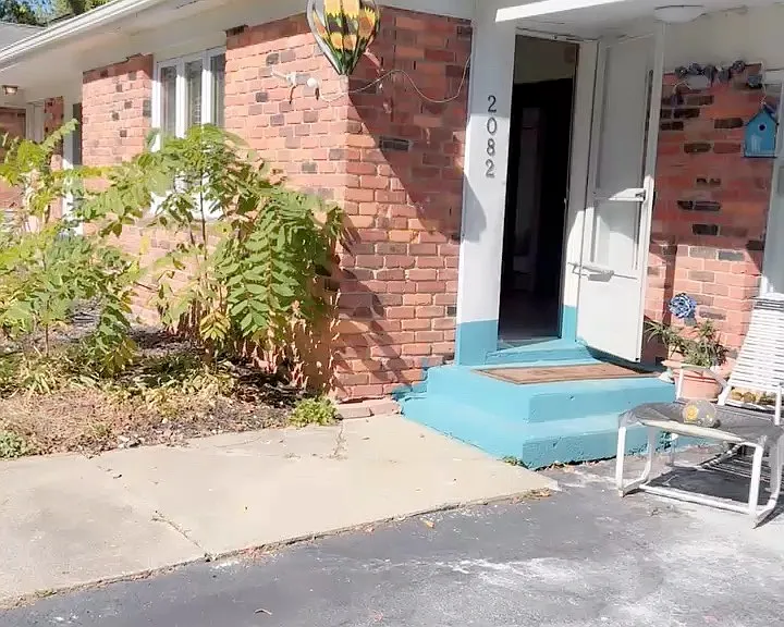2082 Lakeshire Dr — Photo 32