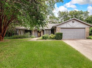1321 Juniper Ln, Benbrook, TX 76126
