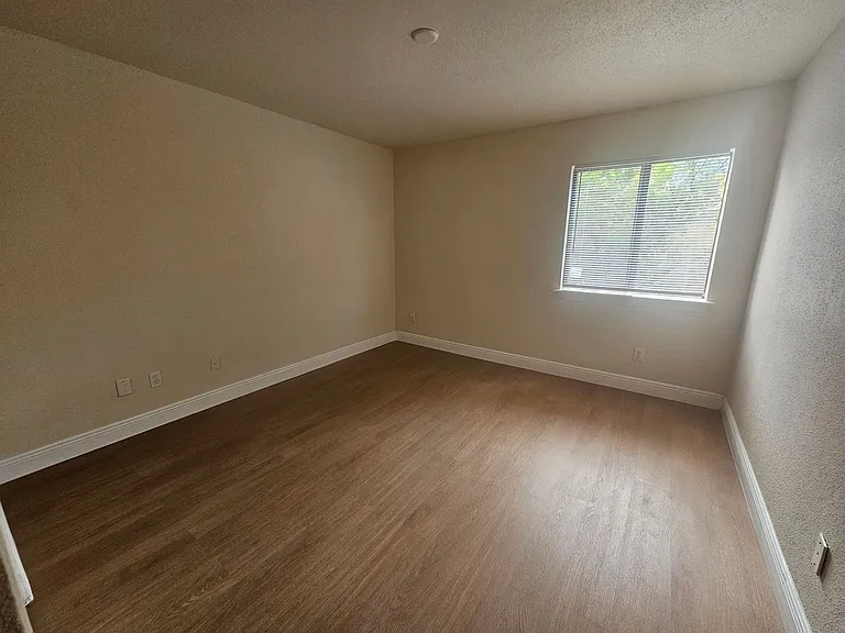 2905 Winkler Ave #713 — Photo 11