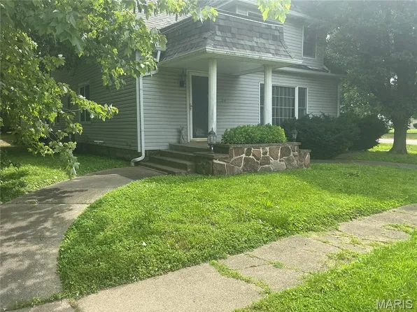 211 Edgar St, Gillespie, IL 62033