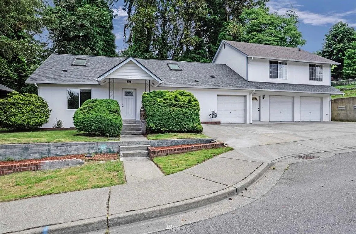 237 Mitchell Ave — Photo 1