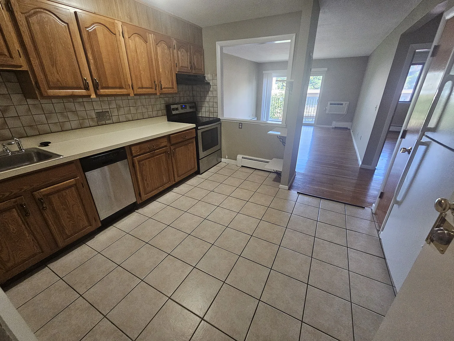 1 bed, 648 sqft, $2,350 — Photo 4