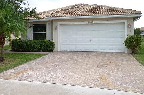 1st image of 6209 Willoughby Cir