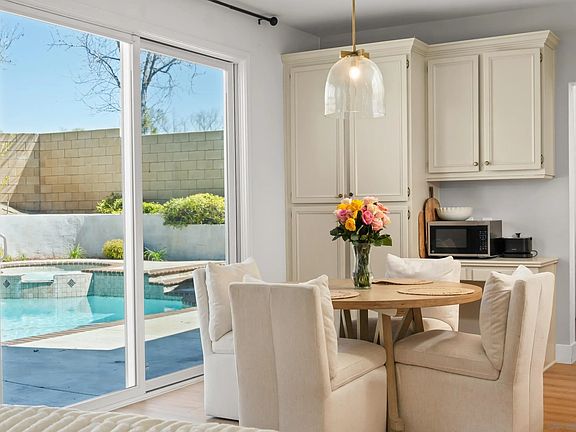 3rd image of 27954 Canyon Hills Way