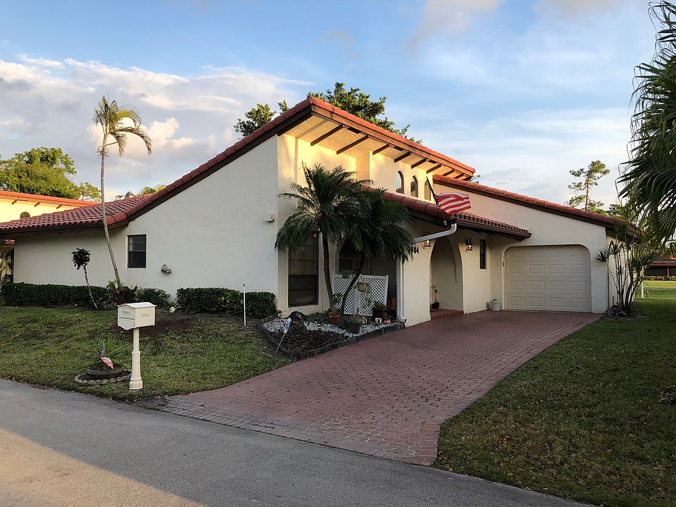 7904 Hibiscus Circle.