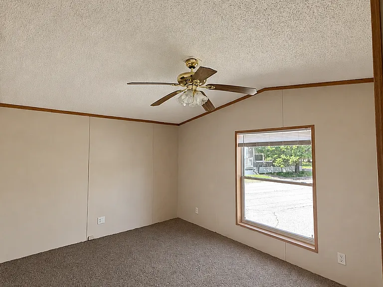 1 E Manor St #1B — Photo 10