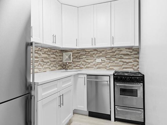 4th image of 45 Overlook Ter APT 7C