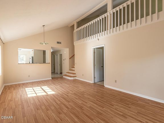 3rd image of 833 Brimfield Ct