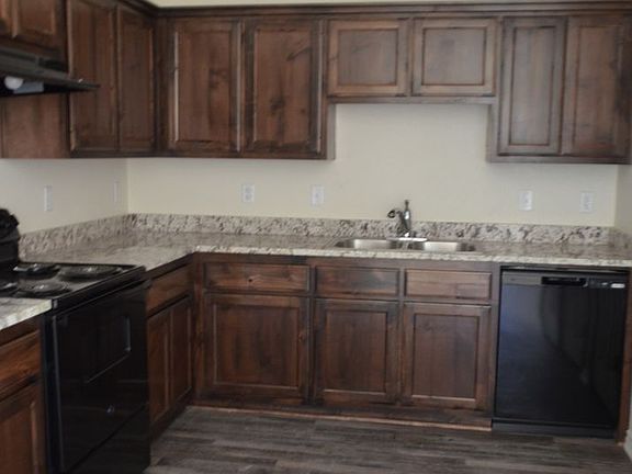 3rd image of 402 W Avenue C
