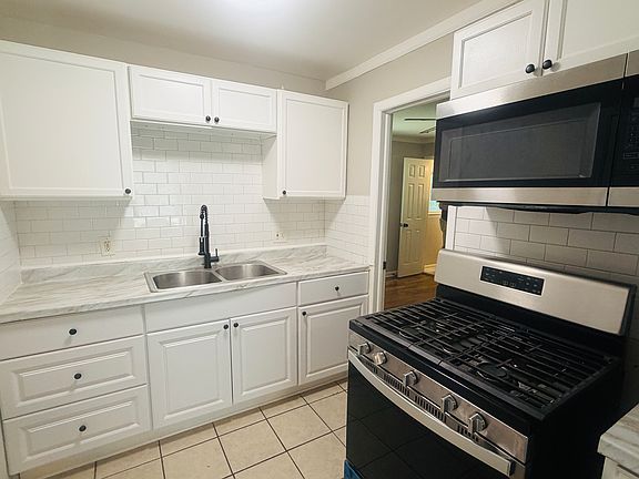3rd image of 2746 Mango Cir NW