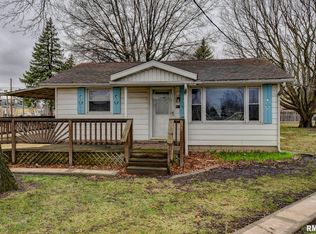 417 N Cheney St, Taylorville, IL 62568