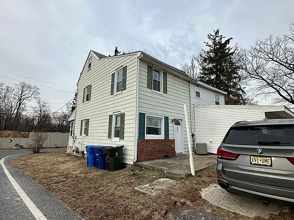 3rd image of 1007 Lake Ave