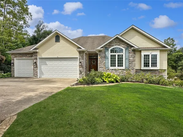 6052 Grubb Rd, Erie, PA 16506
