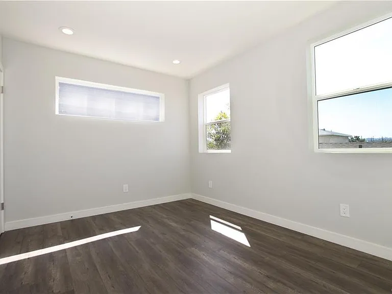 5738 Case Ave — Photo 10