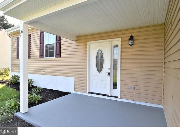 3rd image of 26 Saratoga Ct