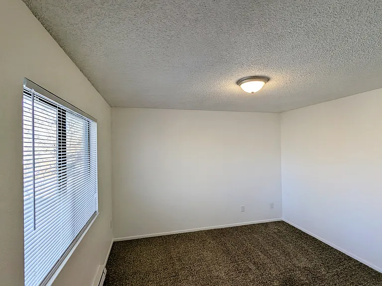 Aspen St — Photo 18