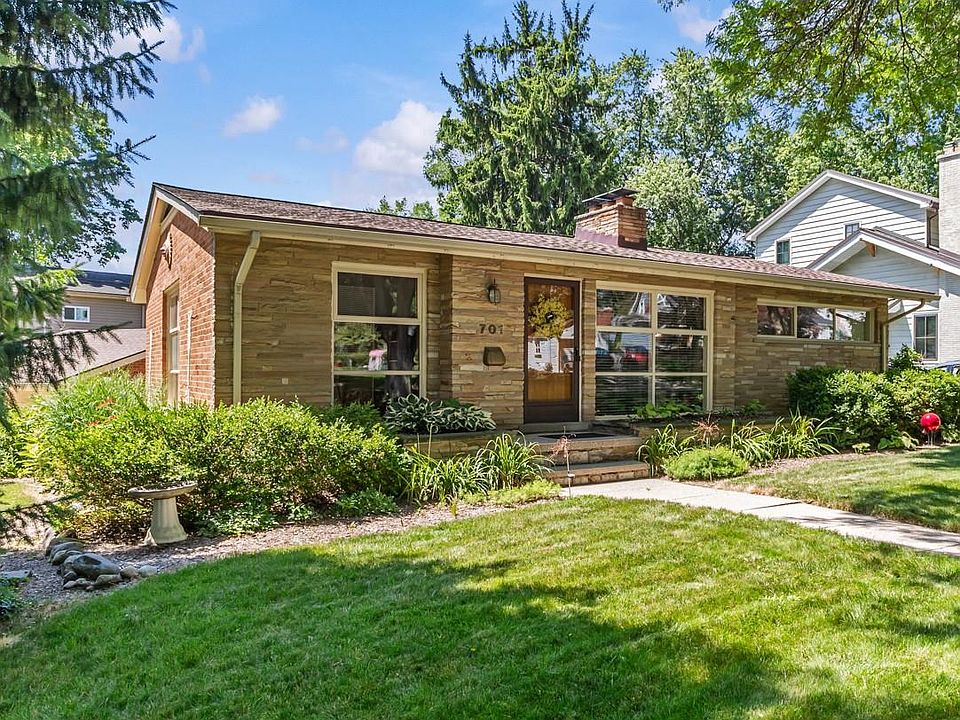 1st image of 701 Spring Dr