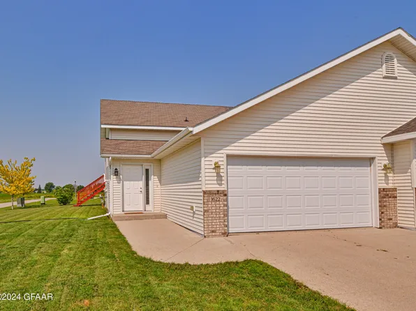 1622 12th Ave SE, East Grand Forks, MN 56721