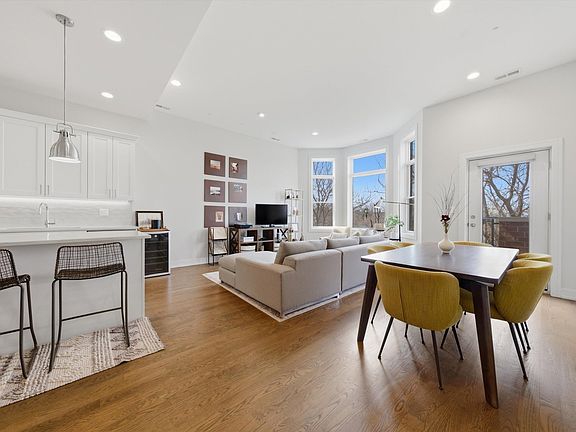 3rd image of 1739 N Humboldt Blvd Unit 3S