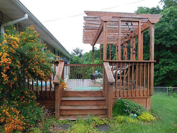 5th image of 161 Rock Hill Ln